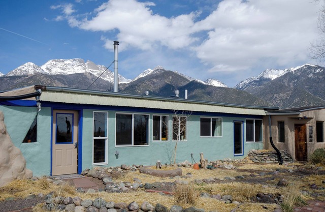 Earthship & Vintage Trailer with Stunning Views