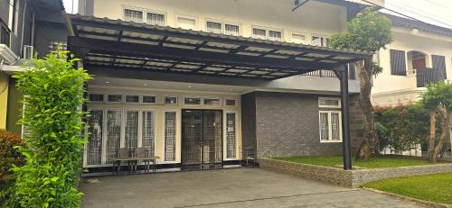 Ease Living Palem Kenari