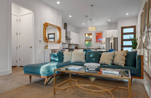 East Austin 3BR Sleeps 8 Free Parking ACL + F1