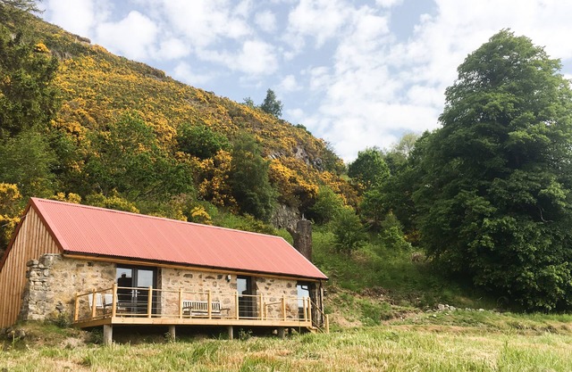 EAST CRAIGDHU COW BYRE, with open fire in Beauly