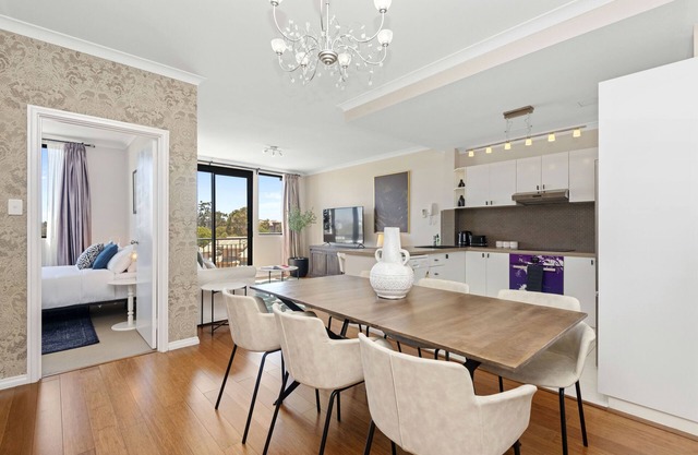 East Perth Luxe Penthouse | Views & Style
