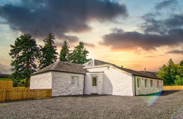 Easter Caiplich - a holiday cottage that sleeps 6 guests in 3 bedrooms