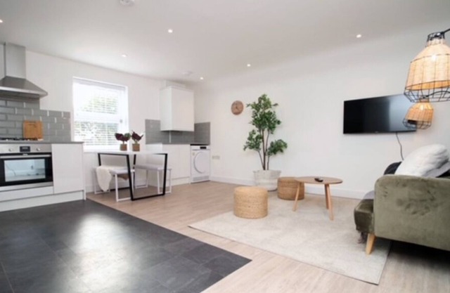 Eastgate Way 5 by Tŷ SA - Entire Apartment