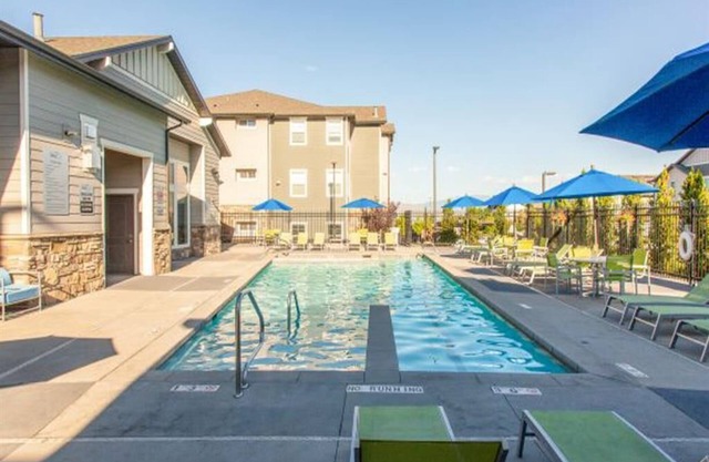 Easy Access to I-15, Comfy Bed, Hot Tub, Gym