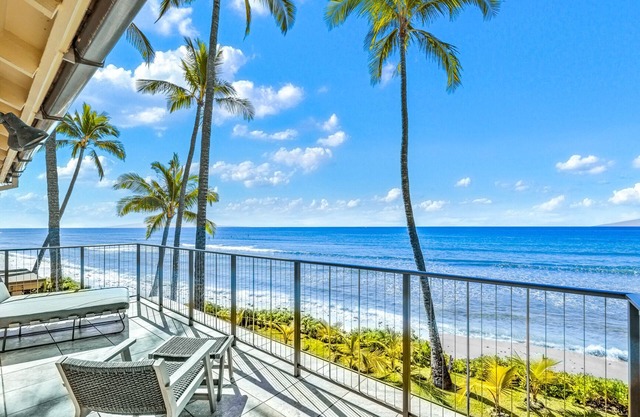 Easy Accessible Oceanfront Luxury Townhome in Puamana