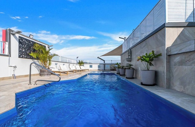 Easy Coastal Living in Cairns with Rooftop Pool
