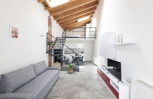 Easylife- Two-level apartment on the Navigli area