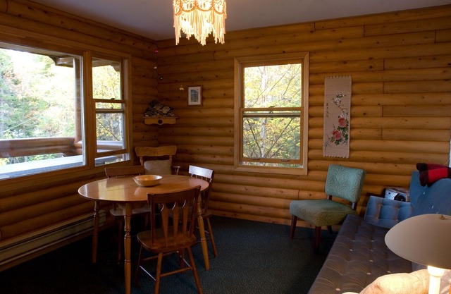 Eberhards logcottage 2 - St. Peter's, Nova Scotia, right on the Lake