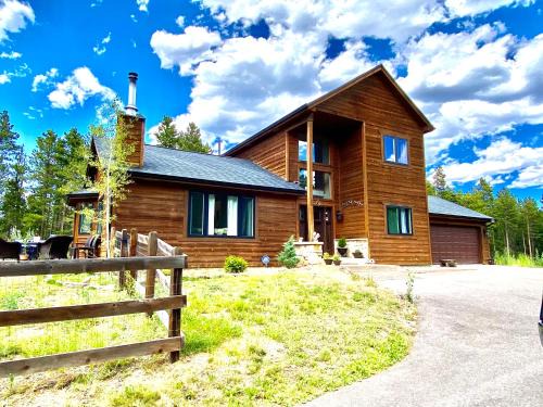 Echo Hills Mountain Lodge - Evergreen Mountain Top Retreat - 15 minutes to SKI!