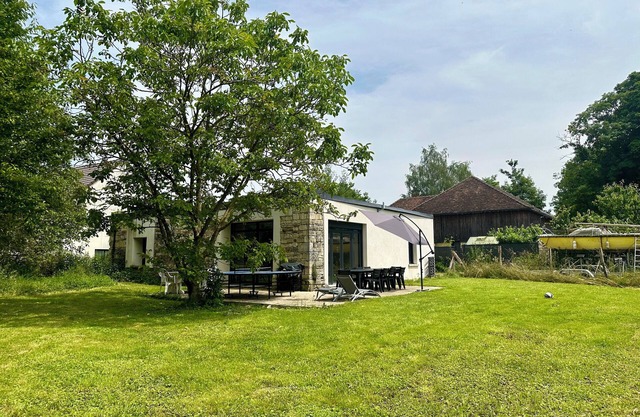 Eco 4-BR farmhouse near Lac d’Orient & Troyes – sleeps 10, garden, Wi-Fi