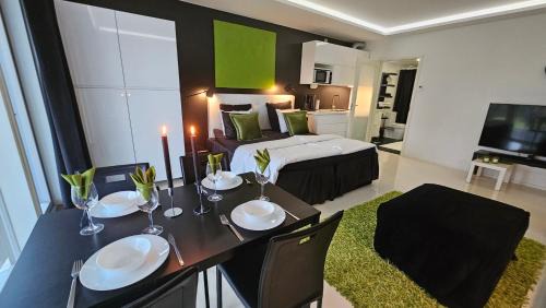 Eco-friendly stay with hot tub & panorama view