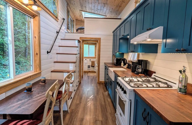 Ecofriendly Tiny Home with views in Beautiful Columbia River Gorge