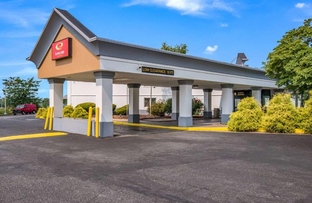 Econo Lodge Inn & Suites Chambersburg Central