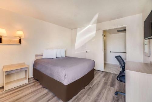 Econo Lodge Stockton near I-5 Fairgrounds