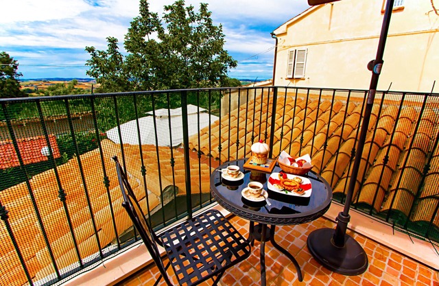 Eden Lilli - B & B Cartoceto