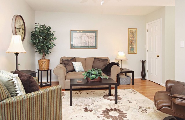 Eden - perfect stay in lower Belmont! Internal name: 1301 B Knoll Street