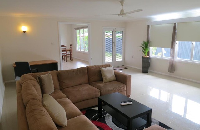 Edge Hill Clean & Green Cairns, 7 Minutes from the Airport, 7 Minutes to Cairns CBD & Reef Fleet Terminal