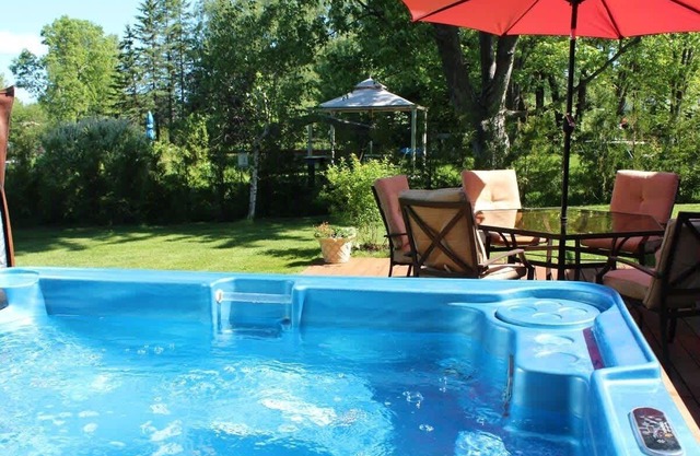 Edge of Lake Lac Lovering - Spa - Leïlo