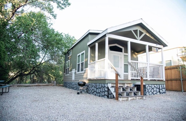 Edge of the Desert Sand Flats Cabin #09