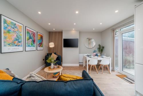 Edgeware Home 4 Bedroom House-Free Parking