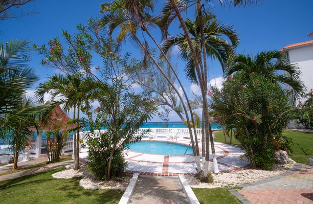 Edgewater Beach Villa Ocho Rios Family Friendly Beach Front Close to Attractions
