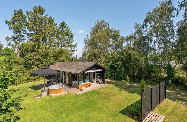 "Edny" - 210m from the sea by Interhome