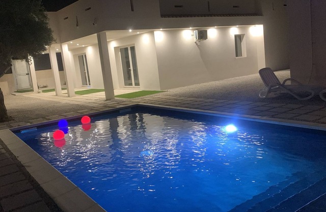 Eggplant apartment in villa with swimming pool, sea village Scoglitti