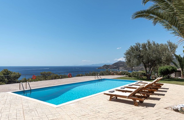 Eight Bedroom, Six Bathtoom Villa with Private Pool.