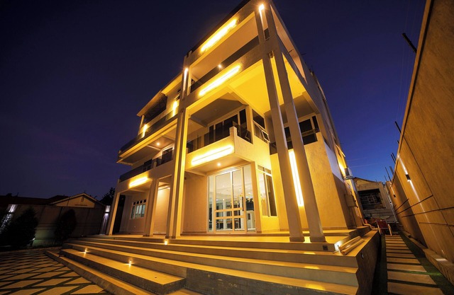 EL AMO LAKEVIEW VILLA