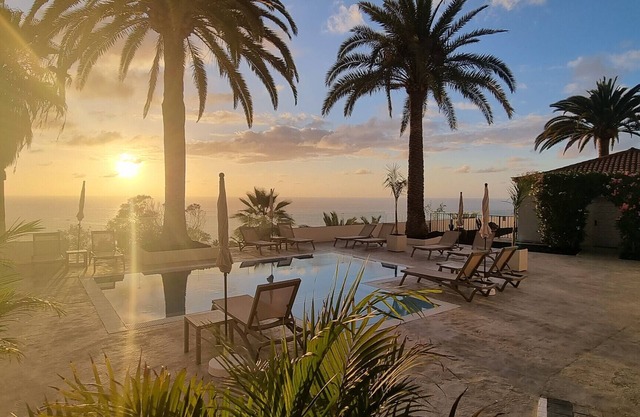 El BOLLULLO, vistas al mar y terraza privada