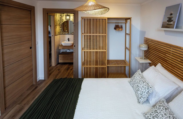 El Carmen, Valencia, 2nd floor with elevator, new apartment.