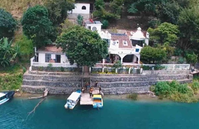 El Castillo en el Lago Atitlán