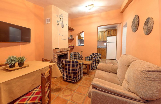 EL CIPRÉS/CASERÍO DEL COLMENAR HOUSE