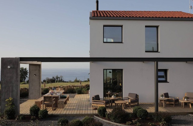 El Faro Unkempt Houses