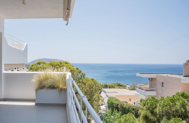 El Mar Seaview Penthouse, 2 BDR, 7’ from beach, renovated