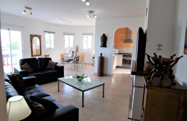 El Pinar villa,pool, large terraces,sea views,wifi, UK TV, sleeps 2 to 6