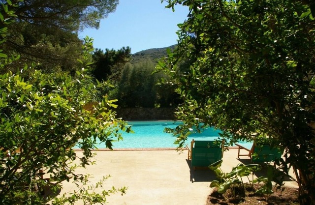 Elban atmosphere, immersed in the Mediterranean scrub