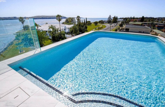 Elegant 2-Bed Apartment with Stunning Views
