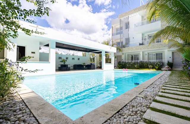 Elegant 2 Bedroom Apartment with Pool
