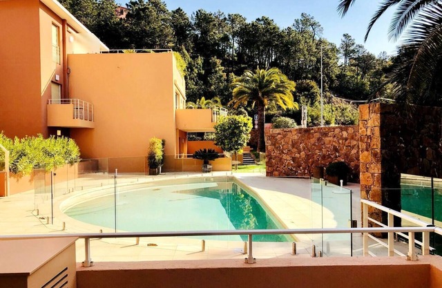 Elegant 2Bedroom Retreat in Théoule with Swimming Pool Accessnn