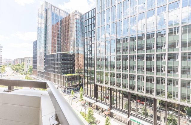 Elegant 2BR Apartment Minutes From DC