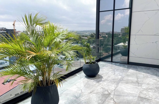 Elegant 2BR near Airport