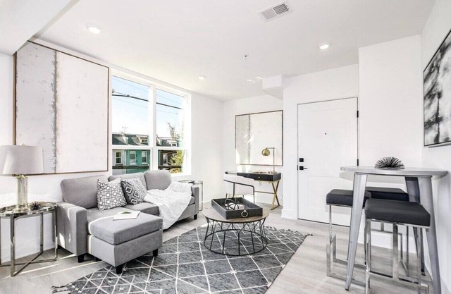 Elegant 2BR with Stunning City Views in DC