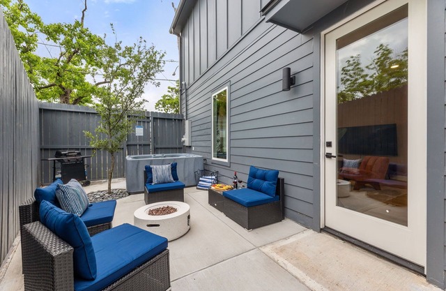 Elegant 3BR Stay 2.5 Baths Soothing Hot Tub