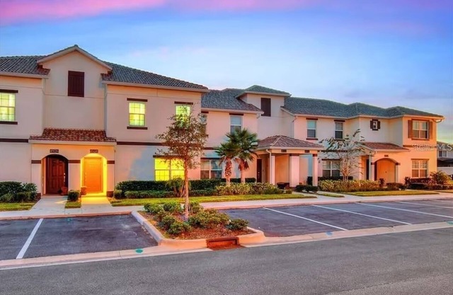 Elegant 4BR Oasis Resort Villa near Disney - Pool, BBQ & Pet friendly