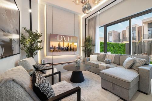 Elegant 4BR Villa, Luxury Pool Retreat, Joy, Arabiana Ranches 3