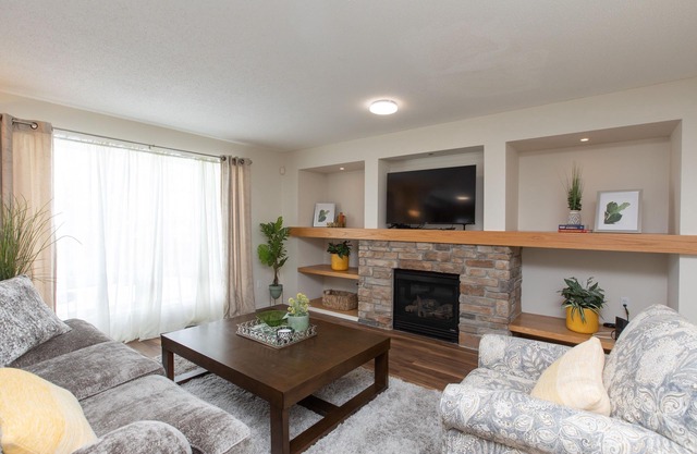 Elegant 6 Bedroom House close to U of Manitoba