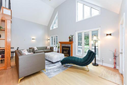 Elegant 6 Bedroom Modern Retreat in Caledon