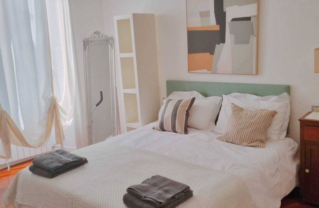 Elegant 95 sqm apartment with two bedrooms, living room, kitchen, bathroom