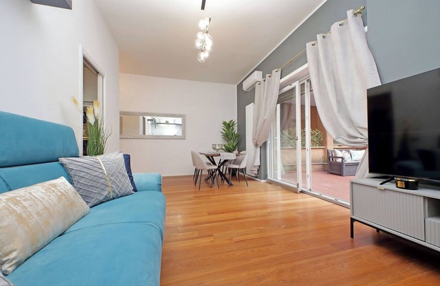 Elegant and large apartment with large balcony